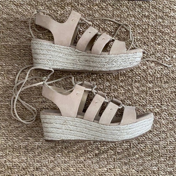Michael Kors Sophia Lace Up Mid Wedge - Picture 2 of 5